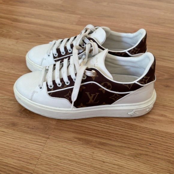 8,5 US Louis Vuitton Sneakers – Authentic, Rodeo Drive Purchase - Picture 7 of 7